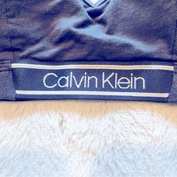Calvin Klein The Ultimate Comfort Lighty Lined Bralette - Picture 4 of 6